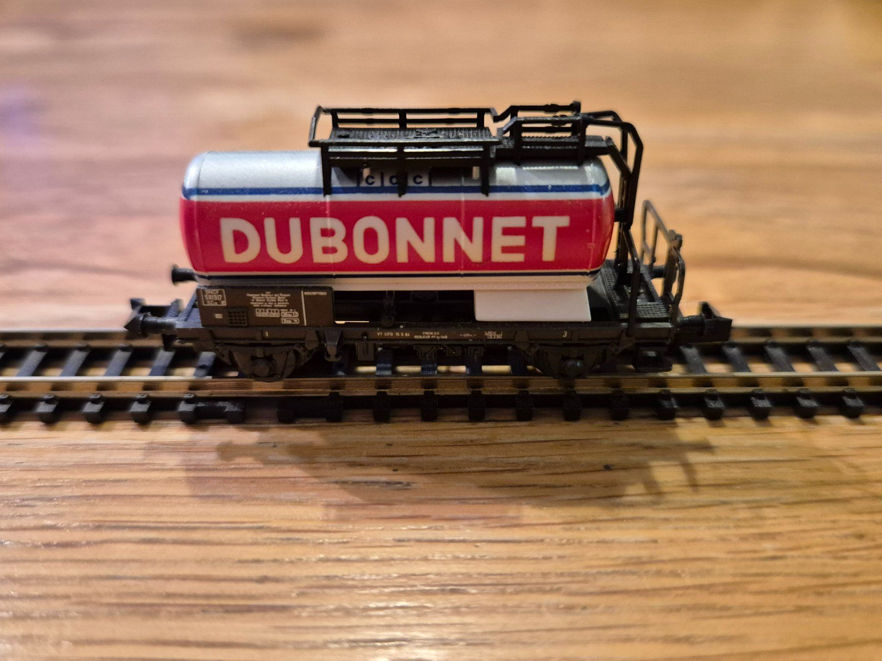 Roco Modellini di ferrovie: Spur N Tankwagen DUBONNET ROCO – Usato da Glattfelden venduto da ehschenker