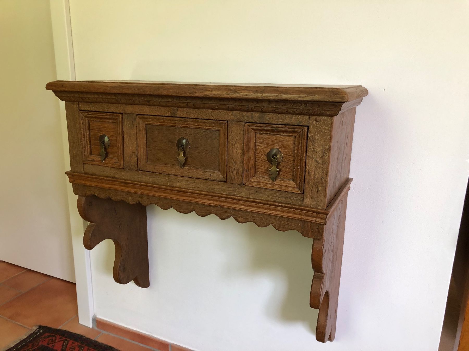 Console: Holzkonsole Vintage mit 3 Schubladen – Usato da Dornach venduto da ConstanzeElisabeth 2