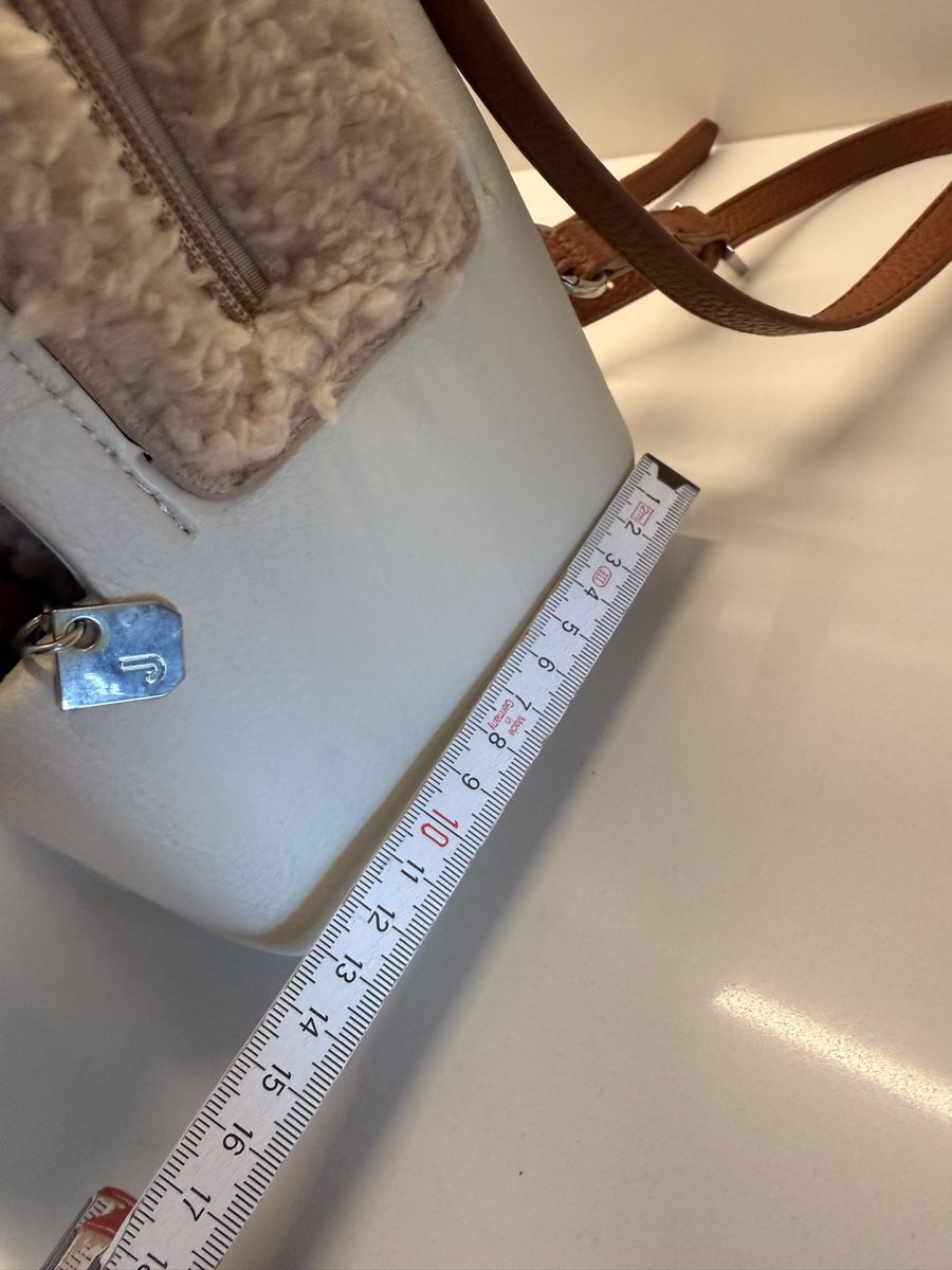 Zaini: Justo Rucksack mit Teddyfellbesatz beige braun backpack – Usato da Staad SG venduto da Chirrari 4