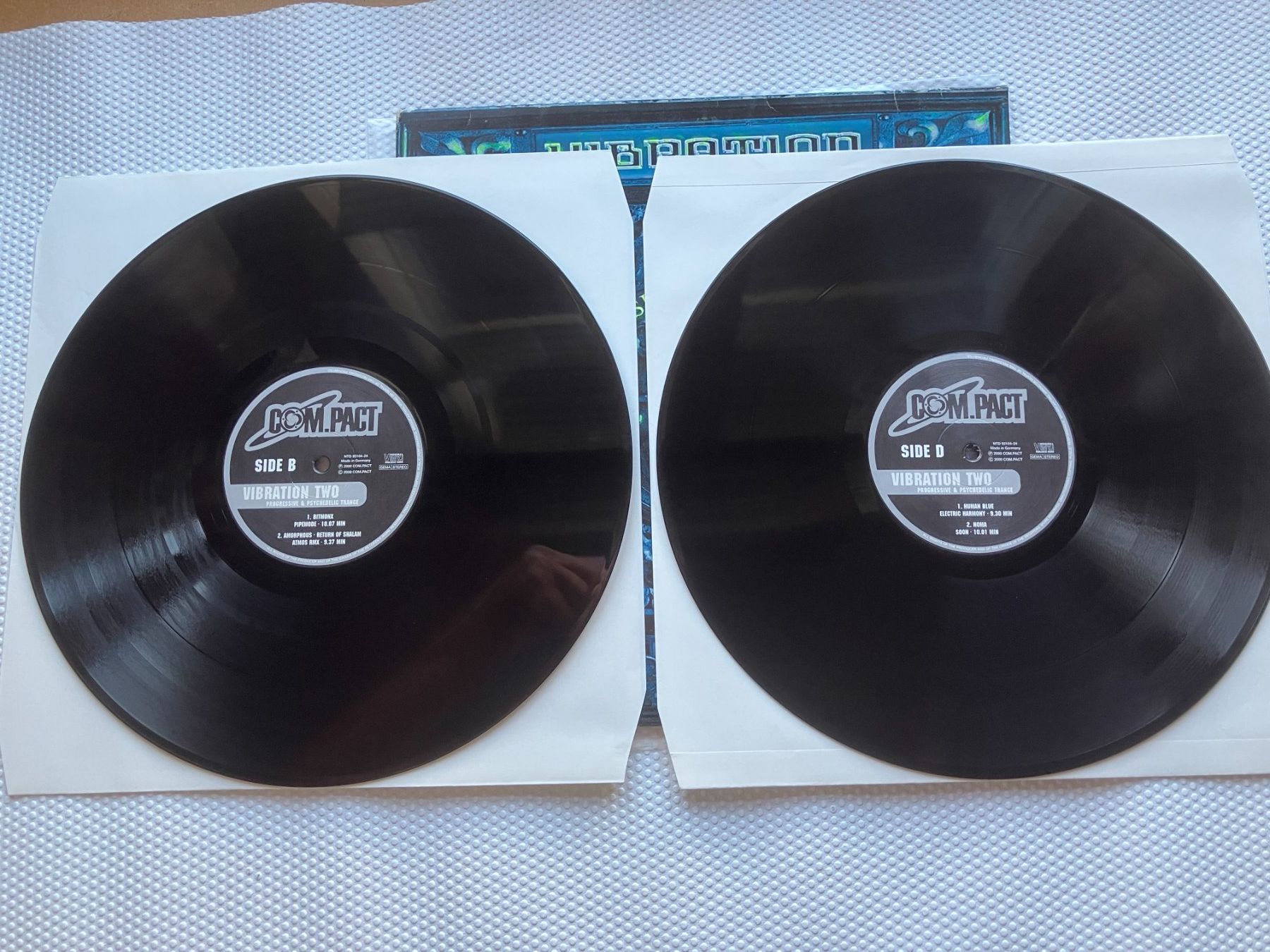 Schallplatten: Vibration Two – Gebraucht aus Aarwangen von Jukebox3 7
