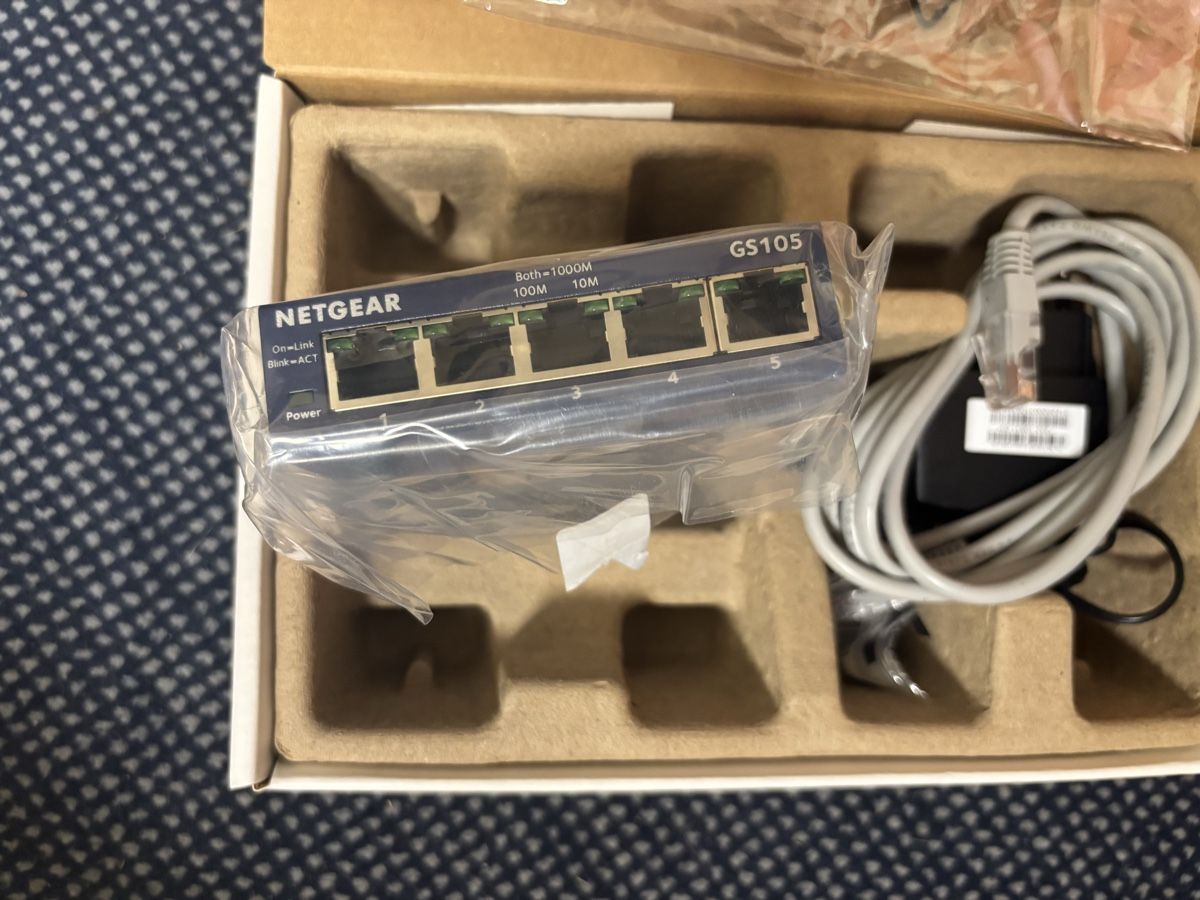 Netgear Hubs & Switches: Netgear 5-Port Gigabit Switch – D'occasion à Goldach par Goldach1 2