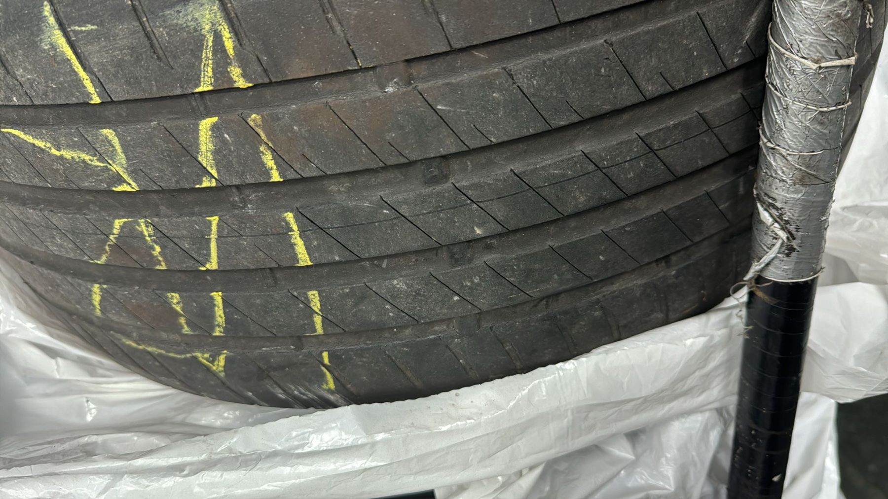 Pneumatici & Ruote complete: 4 reifen 235/35 R19 – Usato da Zürich venduto da els_6ww6