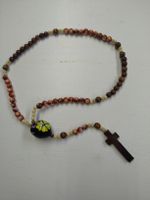 Wooden rosary beads with flower detail 📿