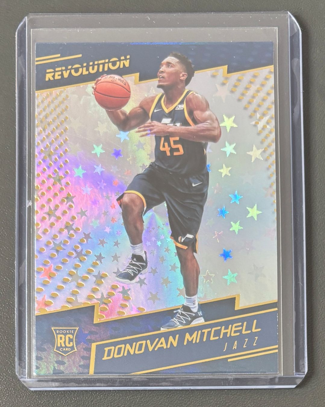 Nba Carte collezionabili: NBA Donovan Mitchell 2017 Revolution Astro Parallel Rookie – Nuovo (secondo la descrizione) da Muri b. Bern venduto da winningloser