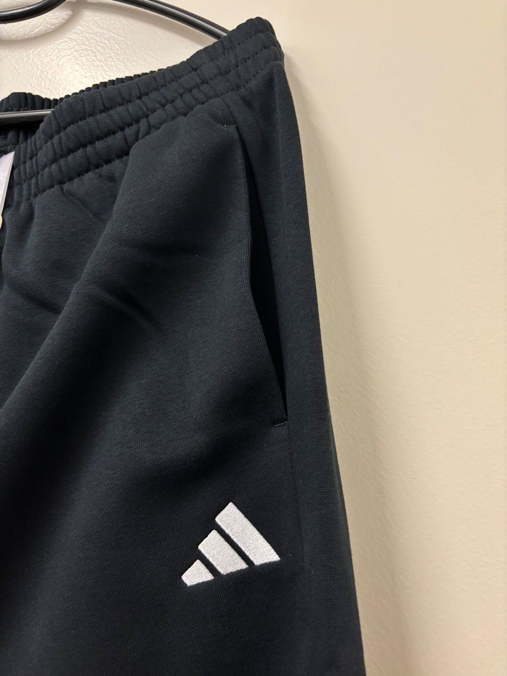Adidas Pantaloni: Adidas Jogginghose – Nuovo e nell'imballaggio originale da Zürich venduto da mc_mike77 1