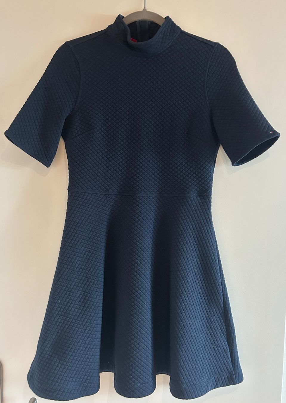Tommy Hilfiger Vestiti: Blaues Tommy Hilfiger Kleid – Usato da Bern venduto da Chuerbis 1