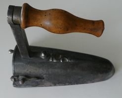 Antikes Bügeleisen