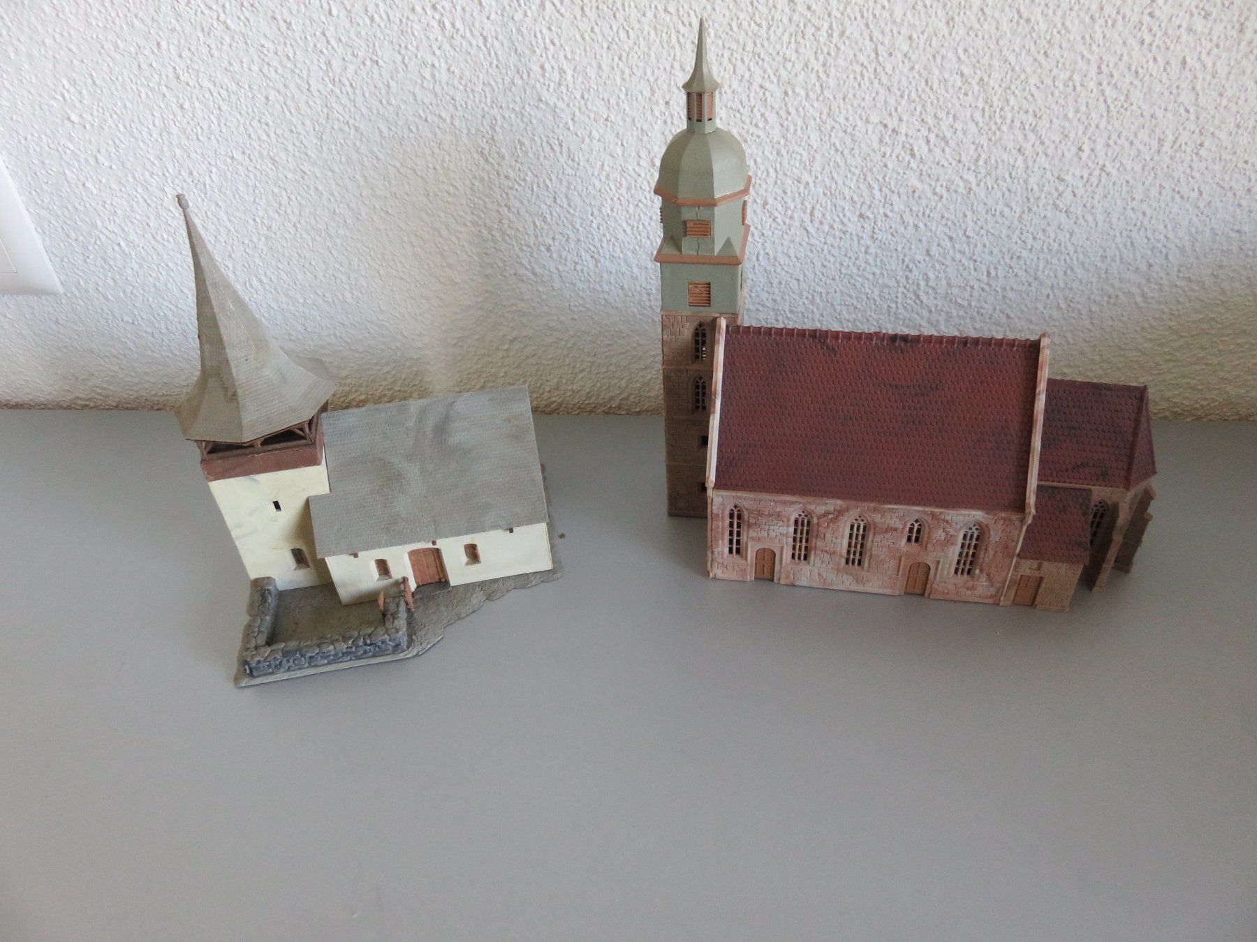 2 schöne alte Modelleisenbahn-Kirchengebäude (Gebraucht) in Lachen SZ ...