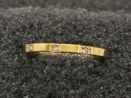 Edelstahlring 18K vergoldet mit 3 Zirkonia