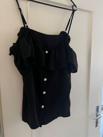 Haut noir à bretelles
