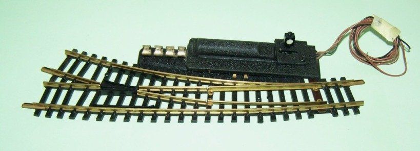 Fleischmann Modelleisenbahnen: Fleischmann HO 1723AR: Bogenweiche rechts, elektr. P. 2,7 mm – Gebraucht aus Brüttisellen von Rentner44zh