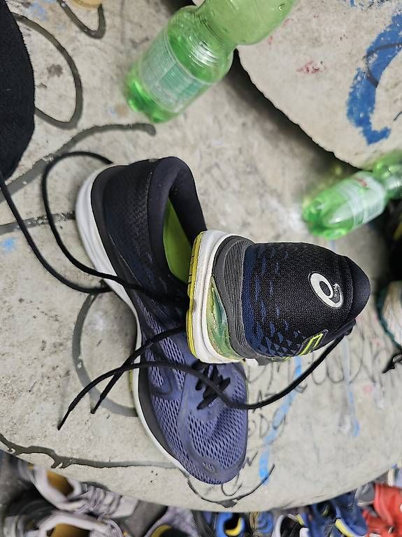 Asics Scarpe da uomo: Asics turnschuhe 42.5 – Usato da Thun venduto da Plaki 2