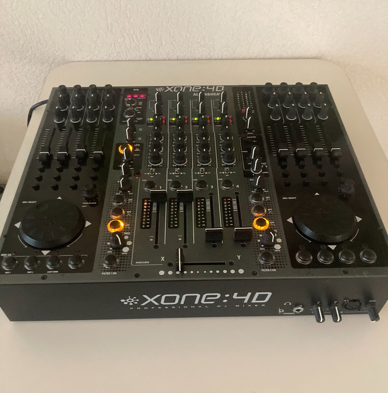 Allen & Heath Mischpulte: Xone 4D DJ mixer – Gebraucht aus Lausanne von JReamonn
