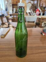 Grüne Glasflasche Adelholzener Primusquelle Swing-Top Flasch