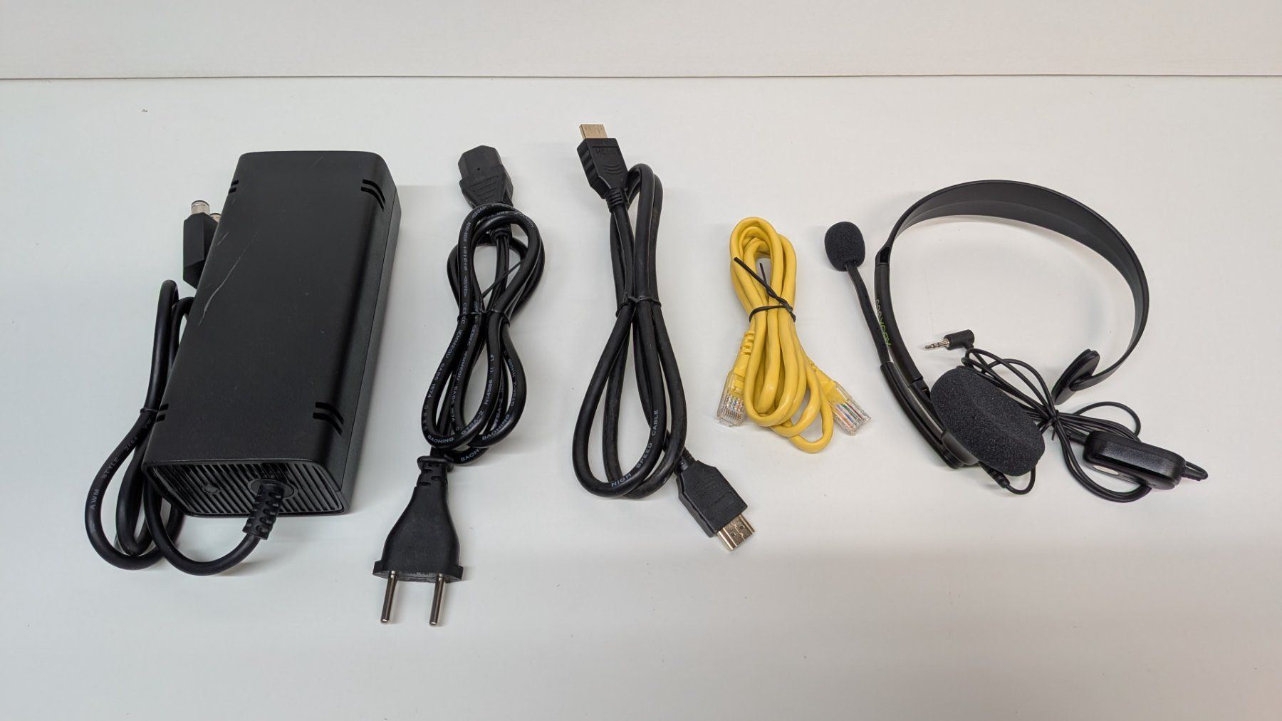 Microsoft Console: Microsoft Xbox 360 S, 2 Controller, 10 Spiele – Usato da Menziken venduto da mame18 9