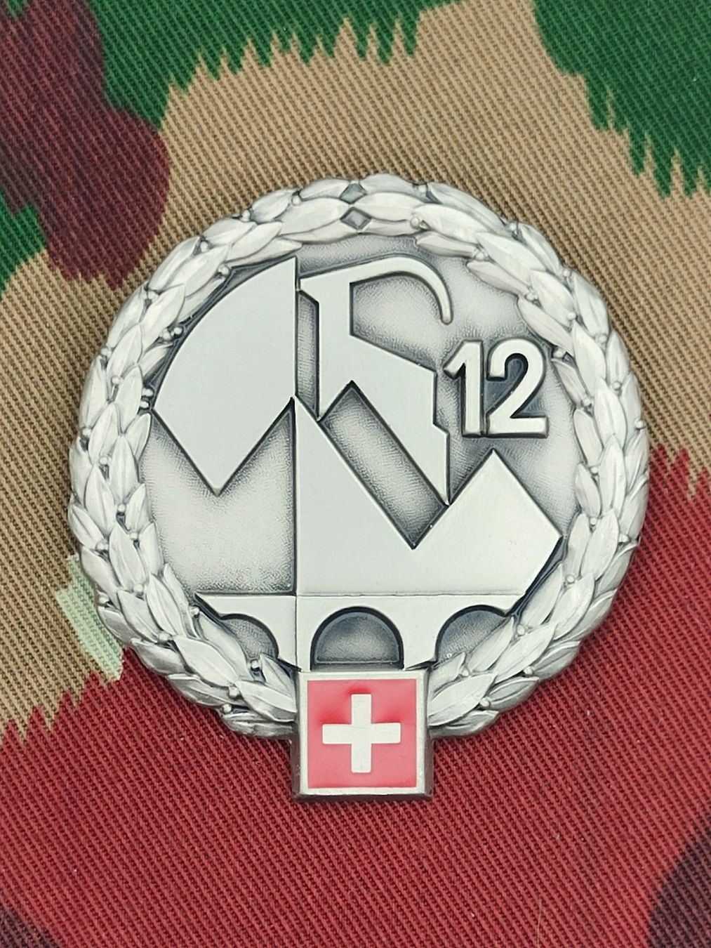 Schweizer Armee Placchette & Badge: Béretemblem Grenzbrigade 12 – Usato da Bauma venduto da SwissMilitaria