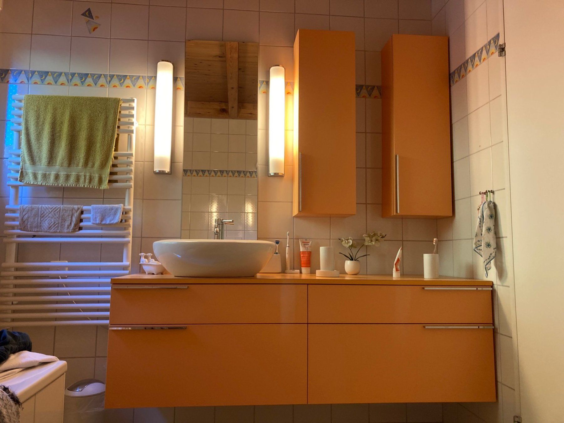 Mobili per bagno: Badezimmer-Möbel-Set in Orange – Usato da Küttigen venduto da Fachstelle 1