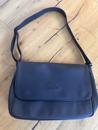 Elegante Lacoste Umhängetasche – Top Zustand!