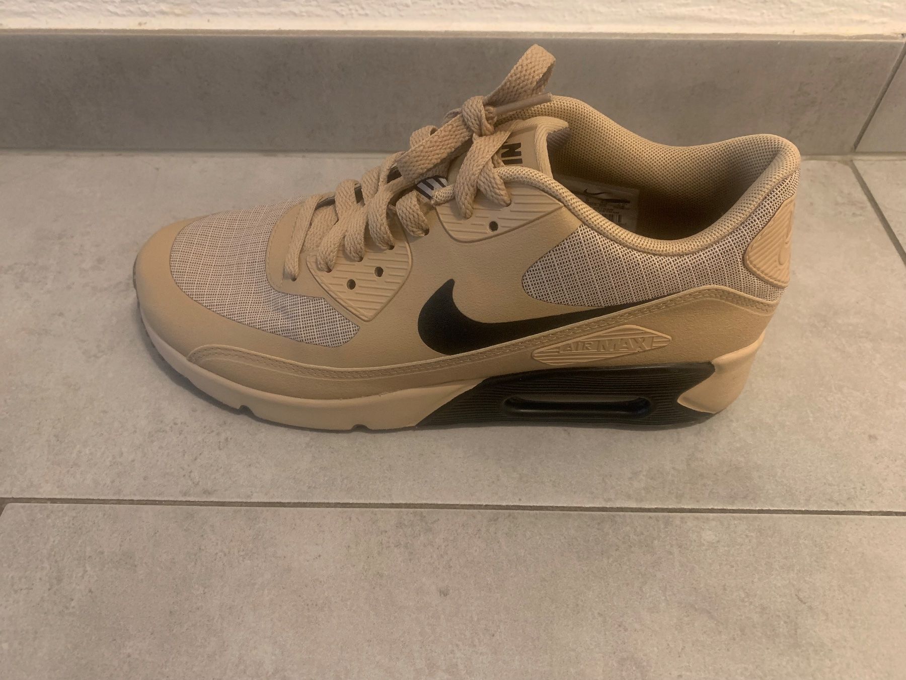 Nike Chaussures femmes: Nike AirMax – Neuf (Voir description) à Sion par Nushigo
