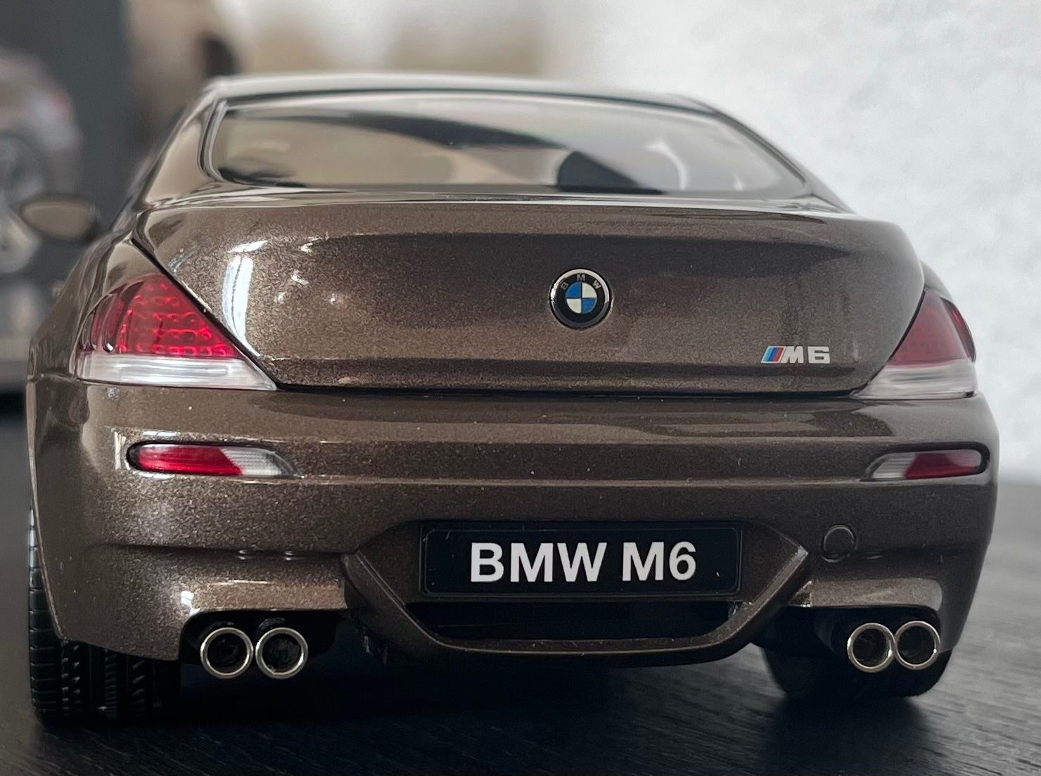 Kyosho Modellini d'auto: KYOSHO BMW M6 e63 bronze 1:18 – Usato da St-Cergue venduto da ncu_t267 5