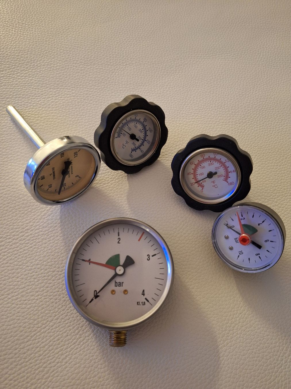 Mesurer: Manometer und Thermometer Set diverse Messinstrumente – D'occasion à Ettingen par Platzhirsch63