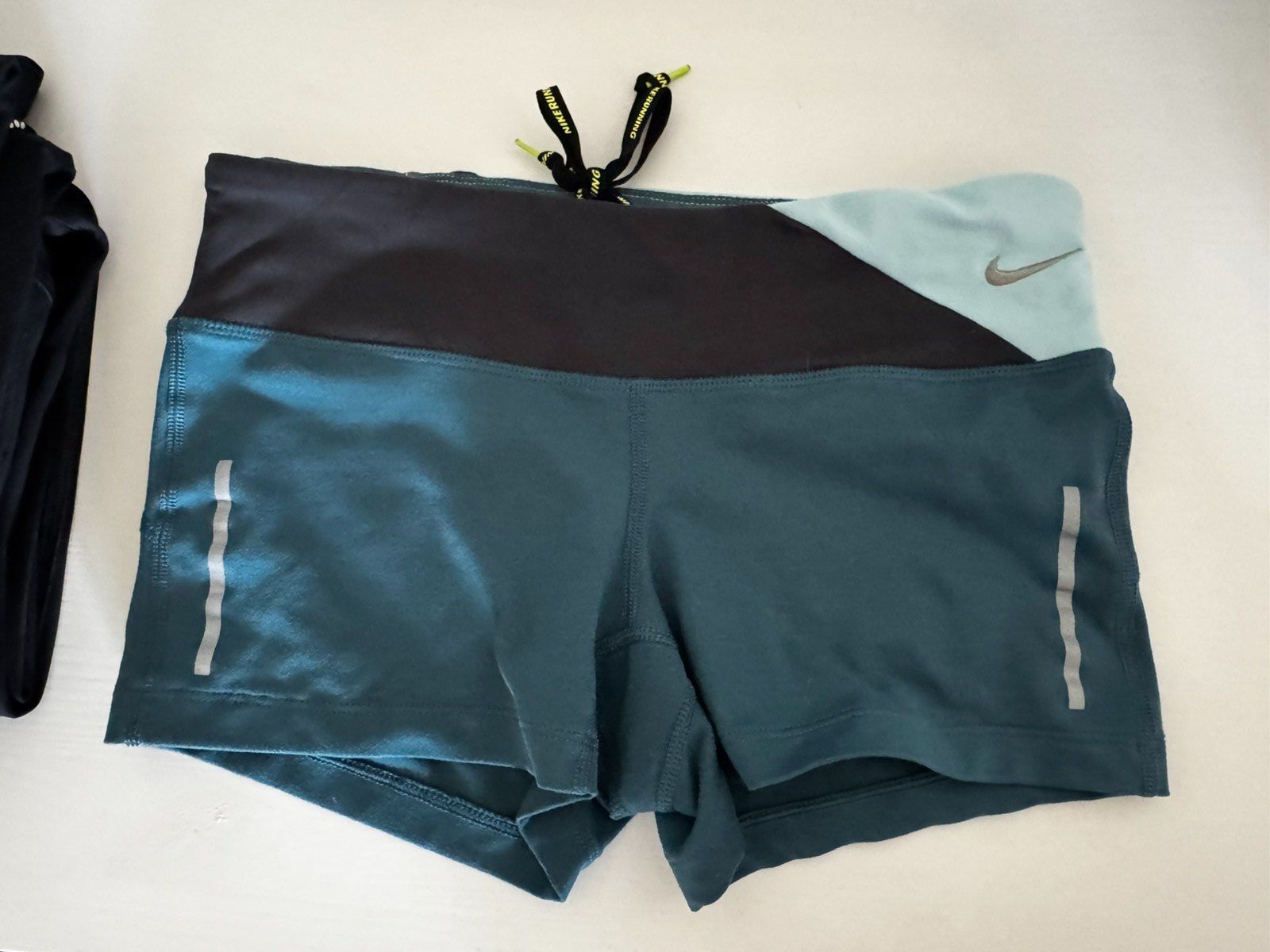 Nike Pantaloni: Nike Shorts in Grösse S – Usato da Wettingen venduto da ObradovicJelena 2