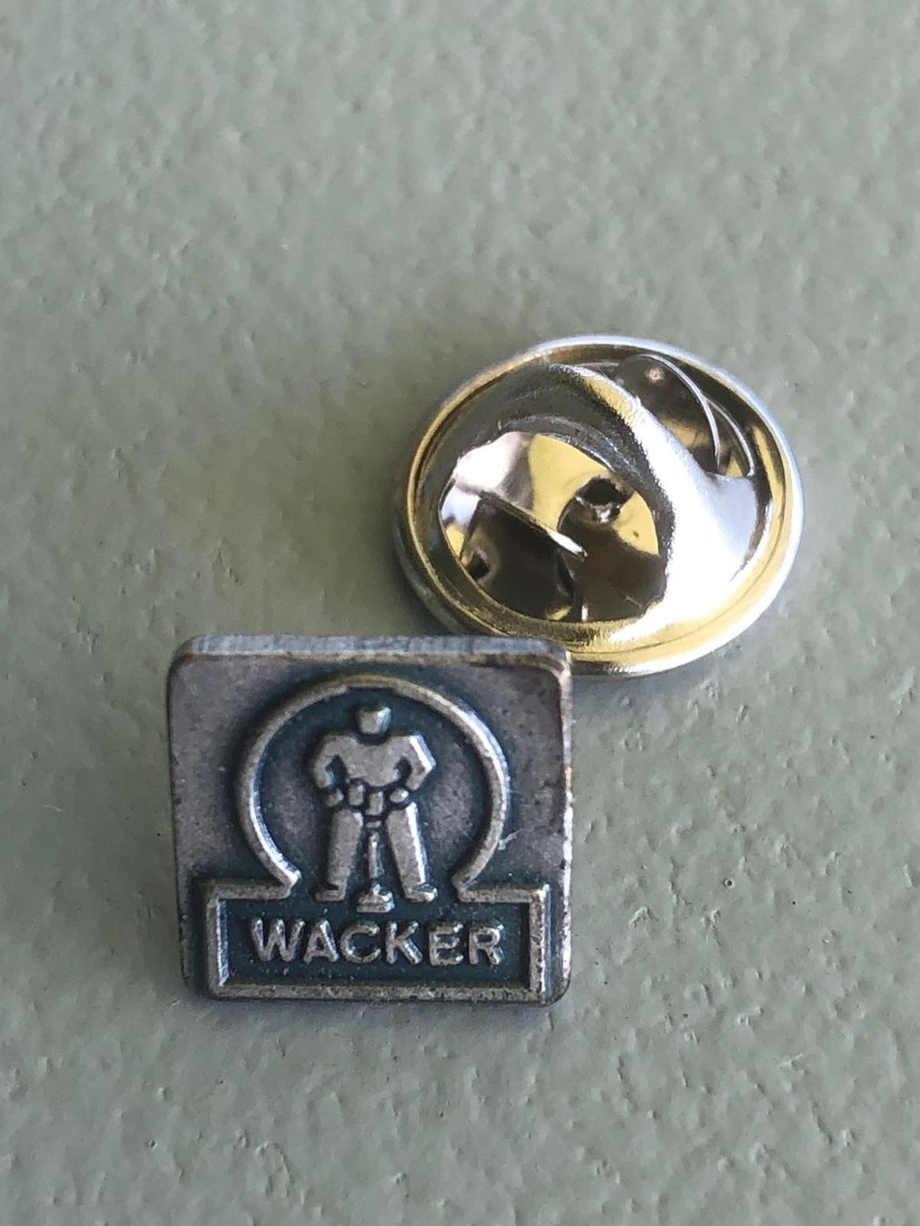 Plaketten & Abzeichen: Wacker Pin – Gebraucht aus Zell ZH von humarosch