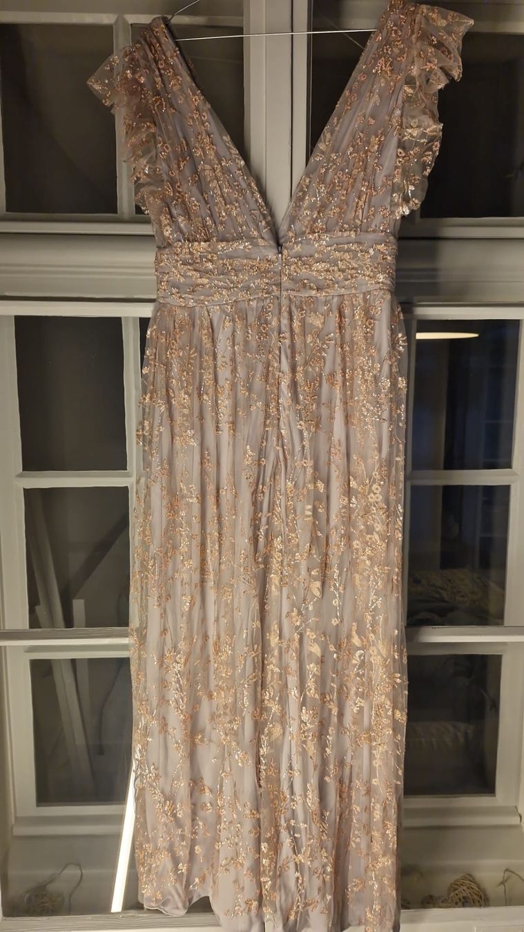 Kleider: Abendkleid mit Spitze und Pailletten, Grösse M – Gebraucht aus Thun von abi_g9fg 1