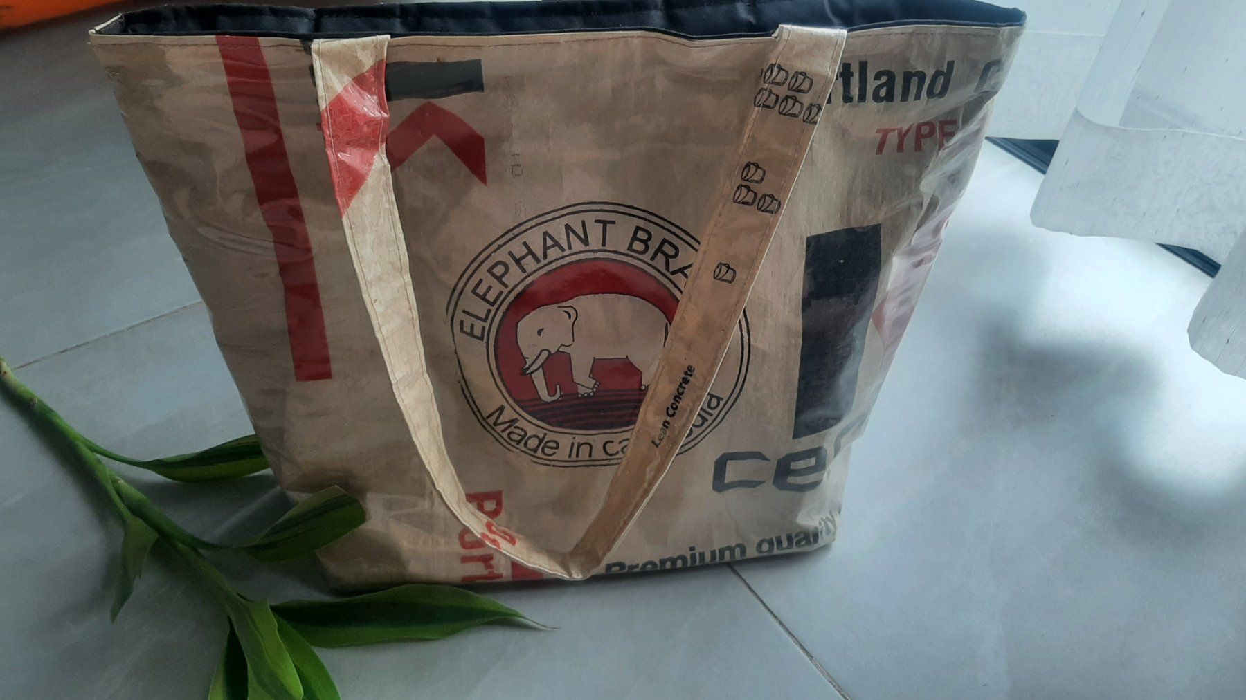 Taschen: K..) Upcycling Bag Tasche Elefant – Neu (gemäss Beschreibung) aus Wil SG von AmandaCreations