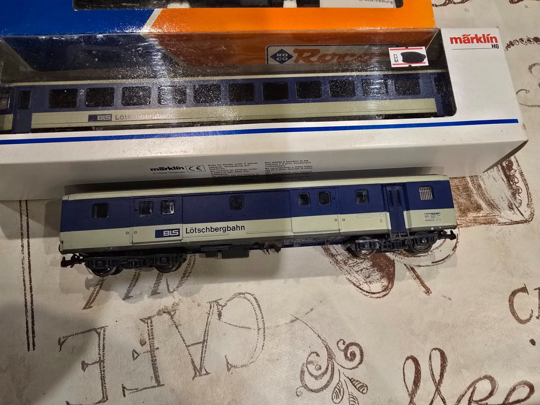 Modellini di ferrovie: BLS Wagen Roco 2 mal +  2 mal Märklin – Usato da Mauren TG venduto da Defrancesco 4