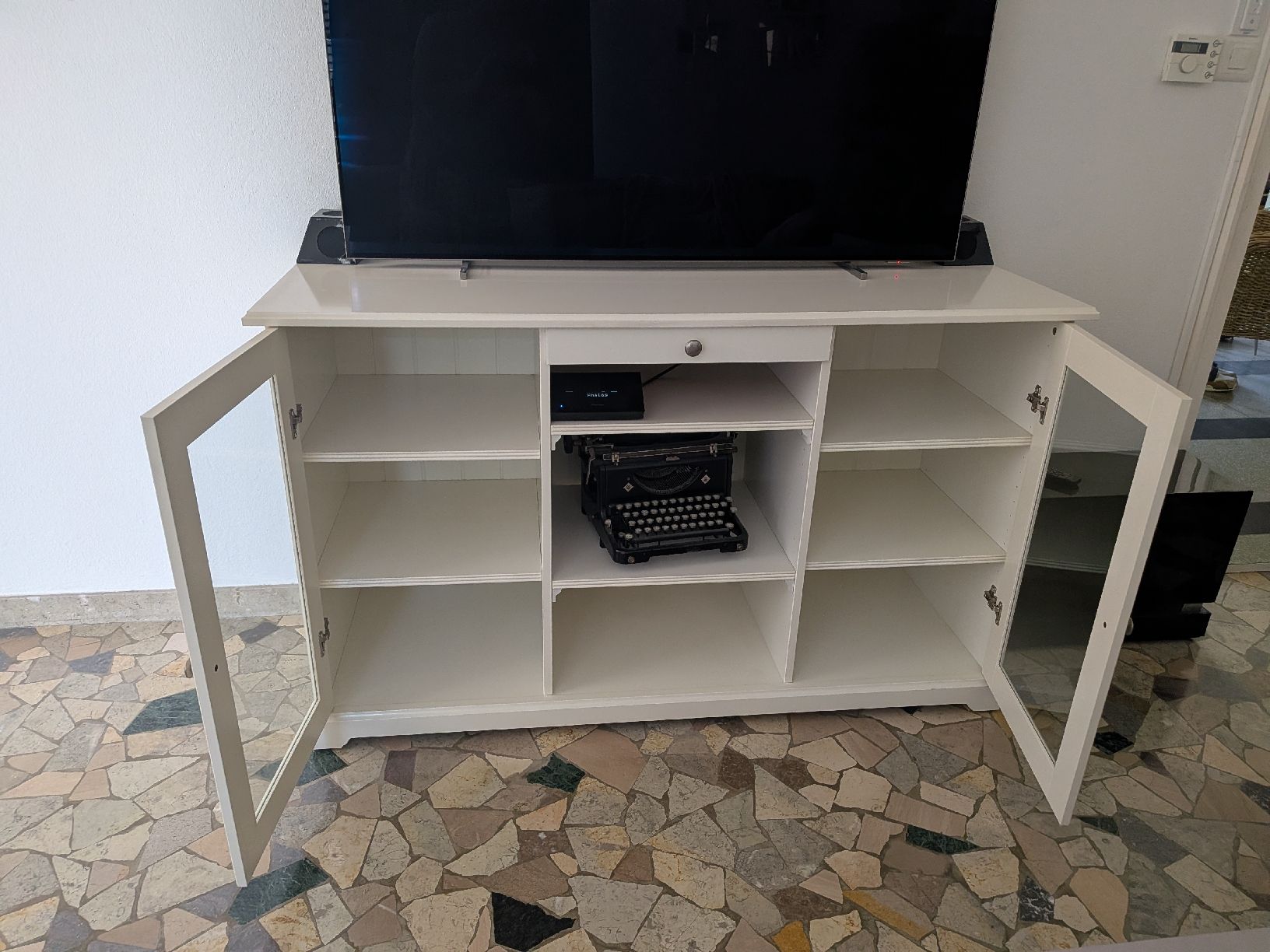 Ikea Mobili TV: Fernseher Möbel  (ohne Geräte) – Usato da Grenchen venduto da garage-city 1