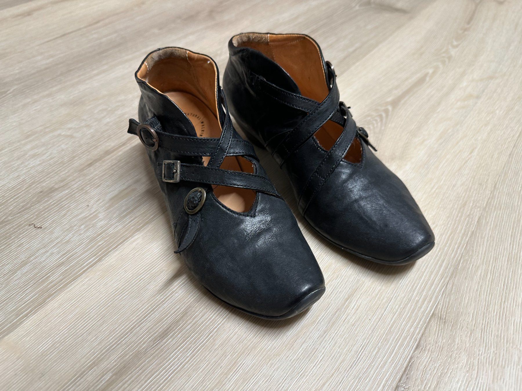 Think Scarpe da donna: Schwarze hohe Halbschuhe von Think! – Usato da Rheinfelden venduto da Brise8
