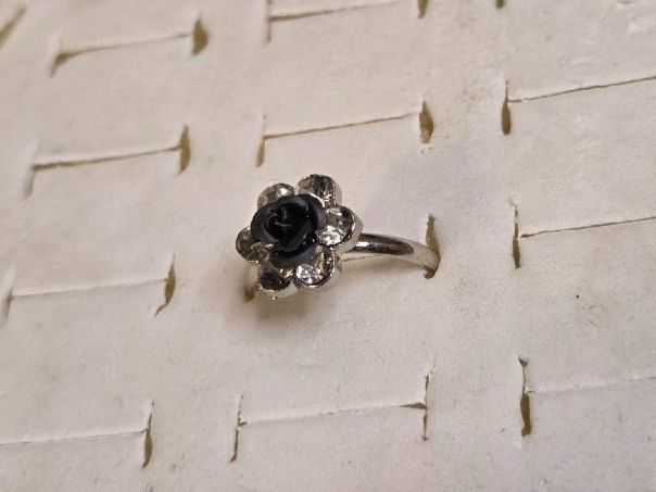 Ringe: Bague Argentée Fleur Noire Strass ajustable – Neu (gemäss Beschreibung) aus Territet von Cenh 1