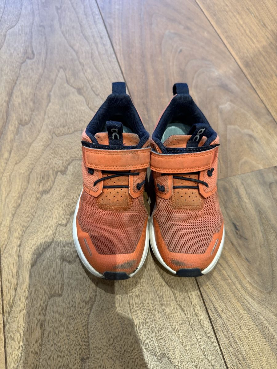 On Chaussures garçon: On Kinderschuhe – D'occasion à Au SG par Sukirl