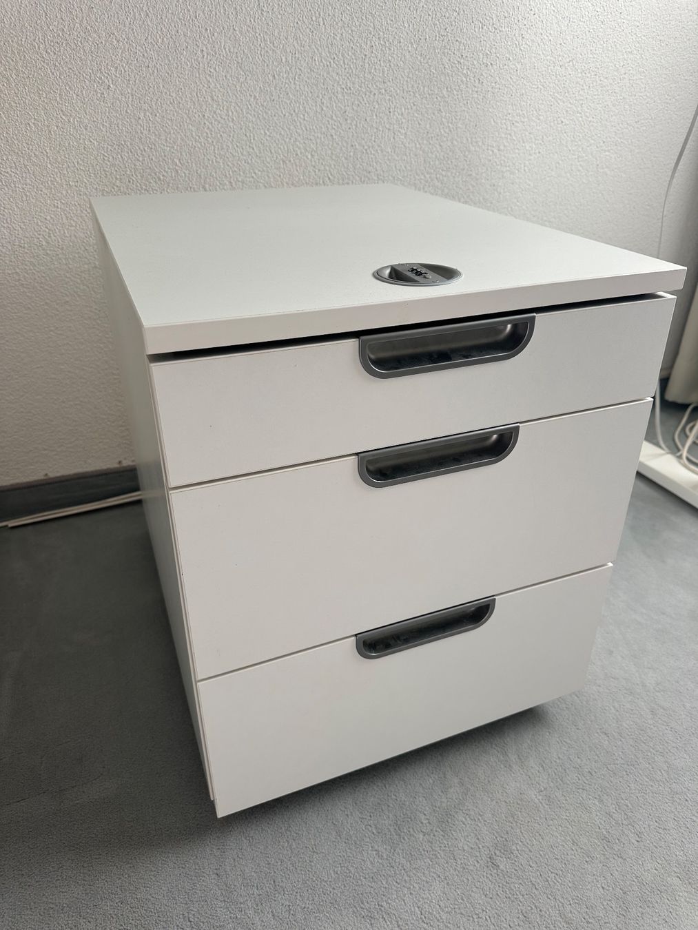 Ikea Korpus: Korpus mit Zahlenschloss – Gebraucht aus Uetikon am See von dar_ck2w