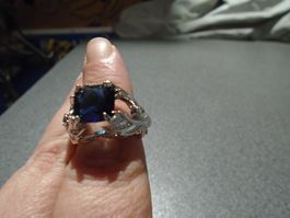 Ring Size 7, silberfarbig, blauer Stein, wie Blätter