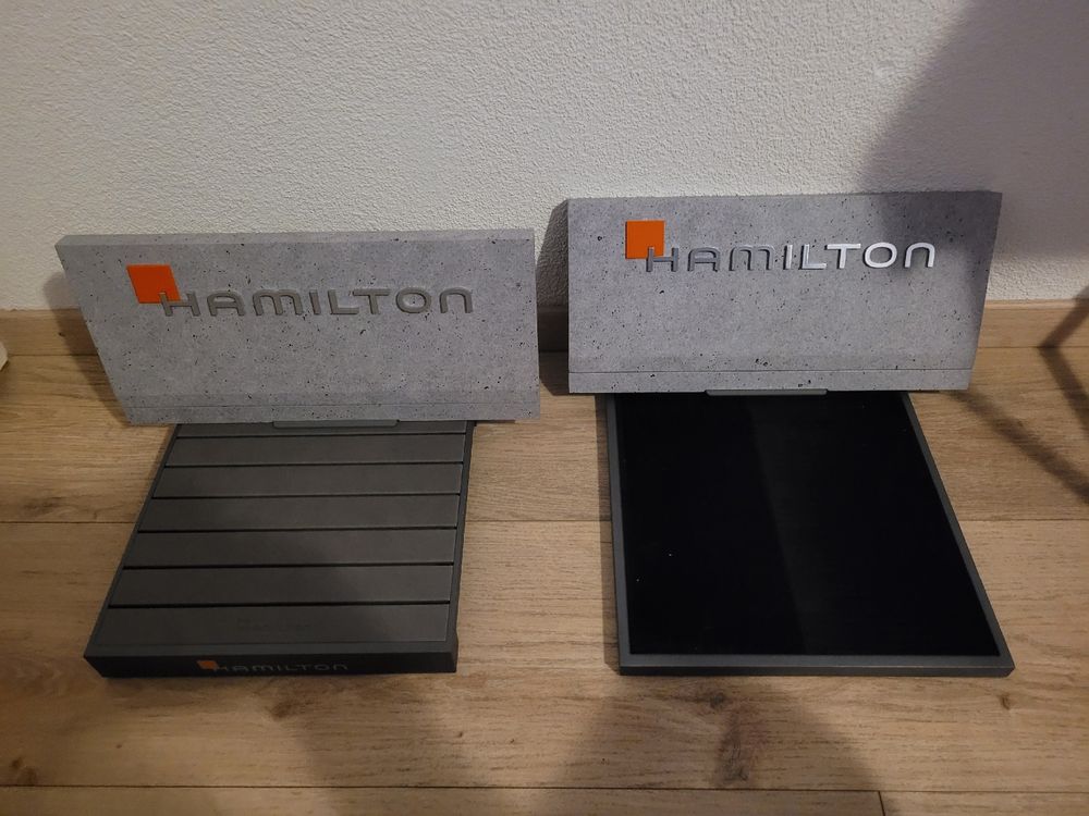 2x Hamilton Uhrenständer Displays Betonoptik grau/schwarz (Gebraucht ...