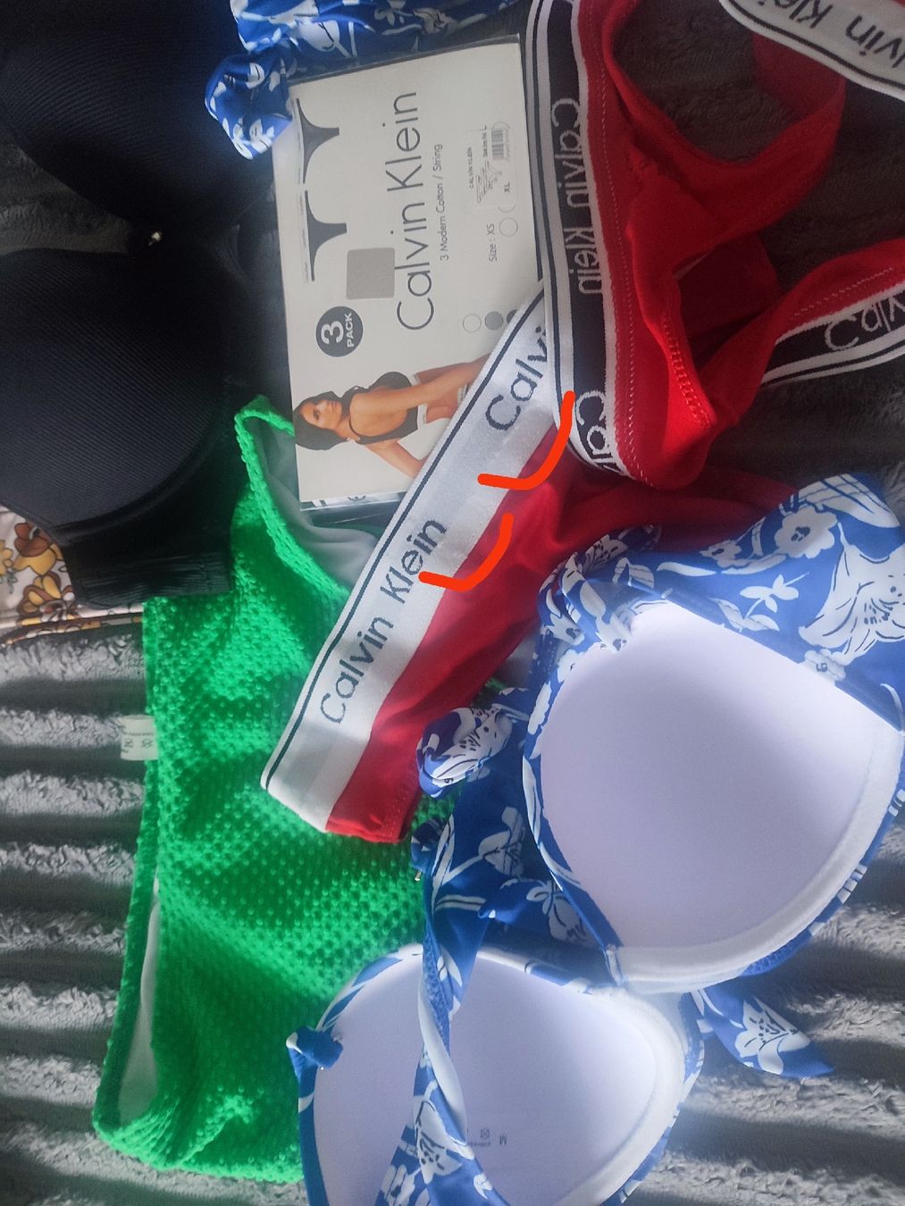 Kleiderpakete: Paket Gr. S - Bikini, Strings, Kleid - Neu – Neu (gemäss Beschreibung) aus Rüti ZH von syzu 9