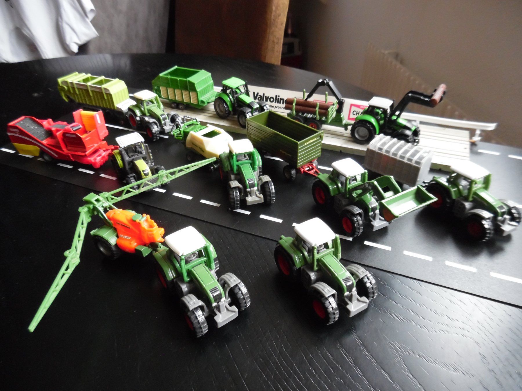Siku Farmer Traktoren Konvolut 1:87 17 Teile (Gebraucht) in Steinach ...