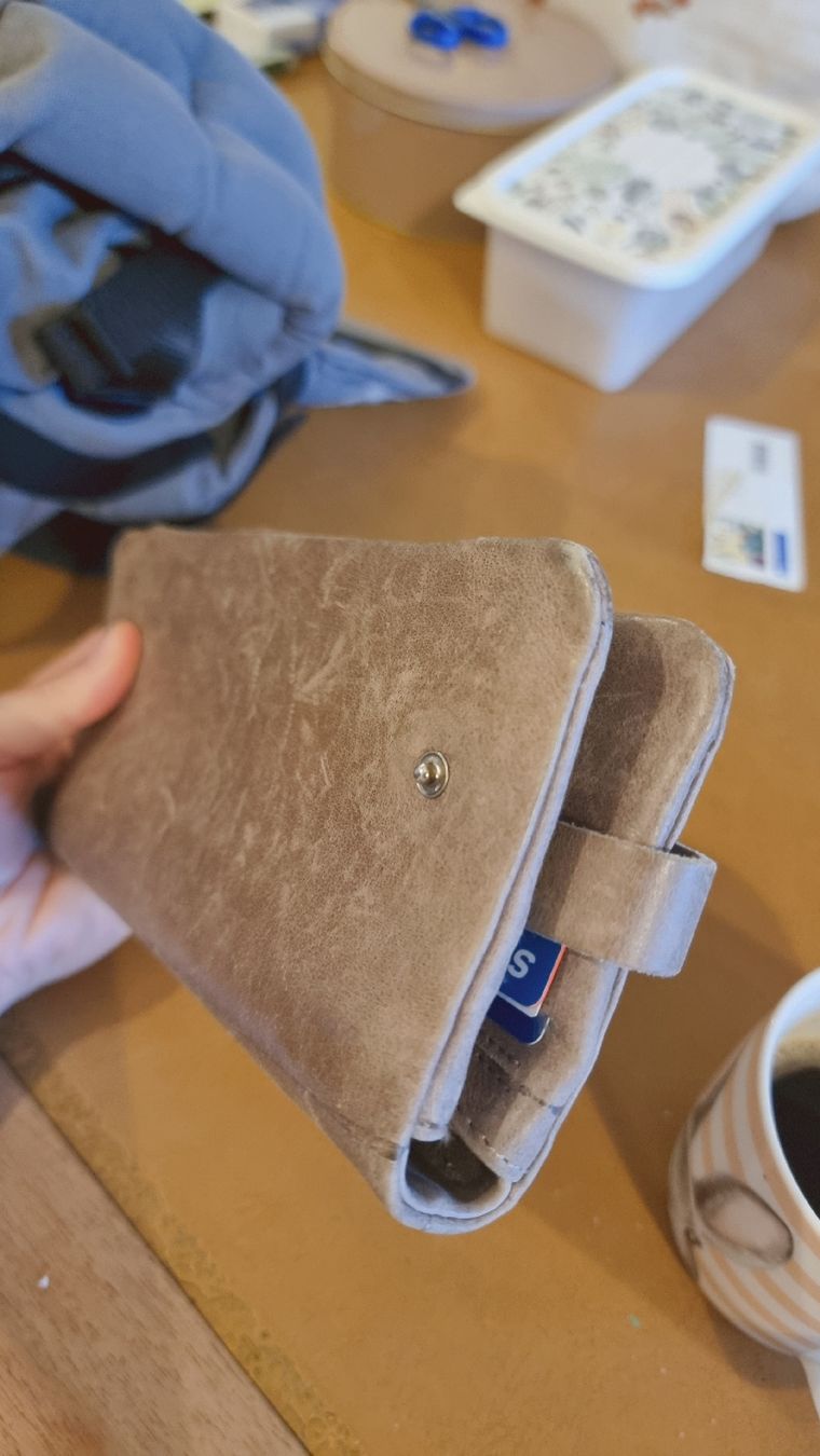 Borse da donna: Pochette ZWEI en cuir gris clair - Élégance discrète – Usato da Vevey venduto da fer3ica 9