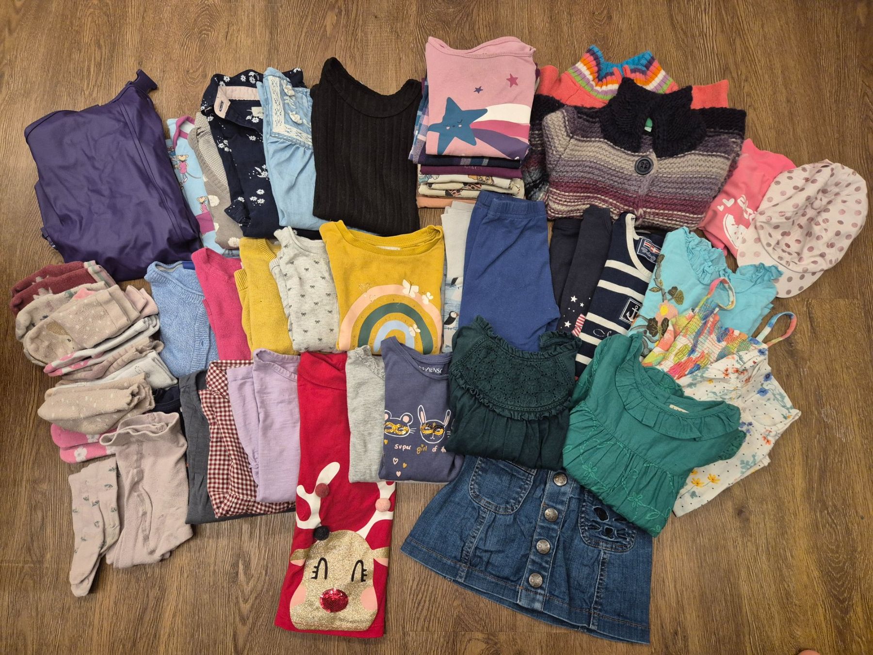 Lotti & Set di vestiti: Mädchen Kleiderpaket Gr. 86, 92, 98 – Usato da Zäziwil venduto da Fluh8