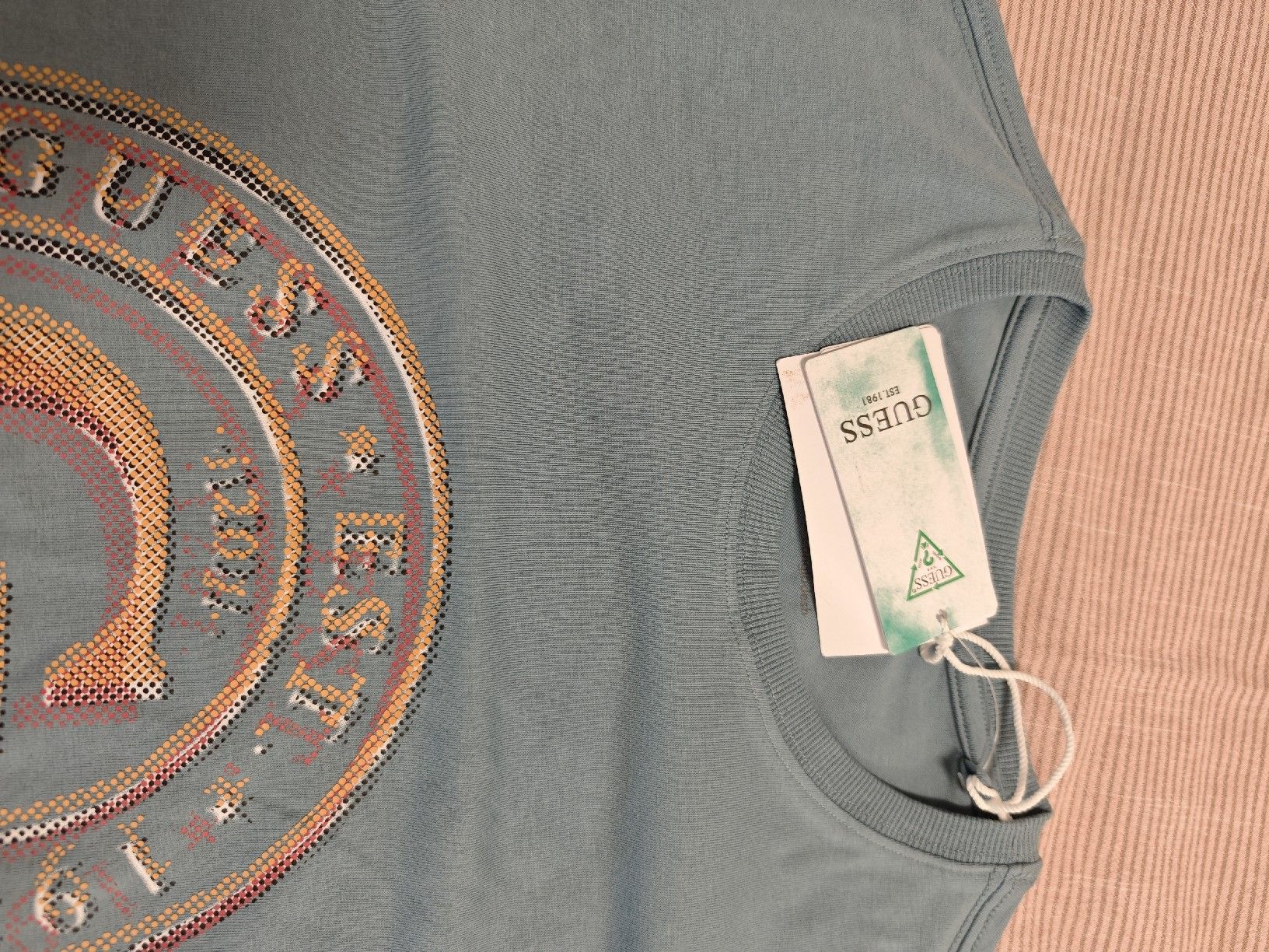 Guess T-shirt: T-Shirt Guess – Nuovo (secondo la descrizione) da Winterthur venduto da Roccoita 1