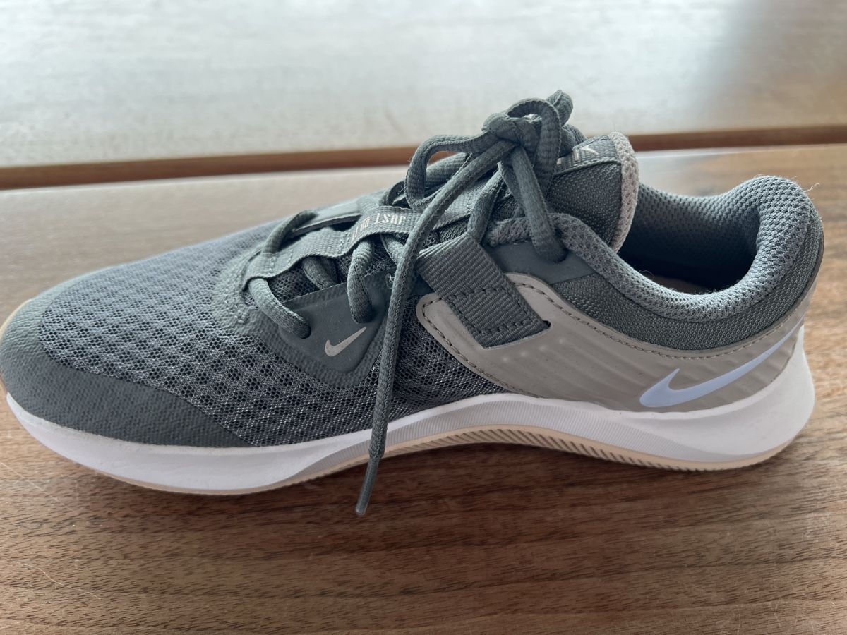 Nike Scarpe da donna: Nike MC Trainer Platinum Gr. 36.5 Neu – Nuovo (secondo la descrizione) da Kallnach venduto da Xy