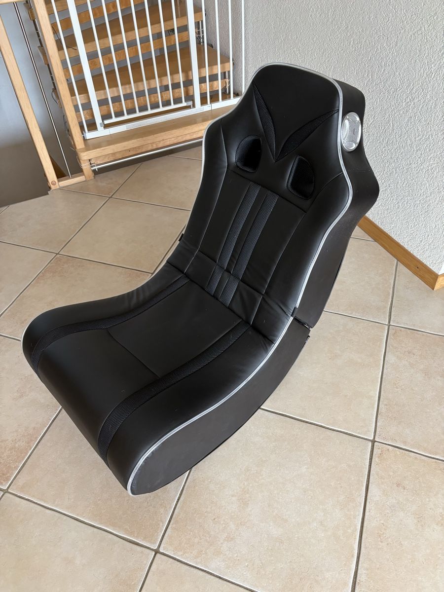 Poltrone: Fauteuil pliable avec enceintes et Bluetooth intégrés – Usato da Villarimboud venduto da hampton2012