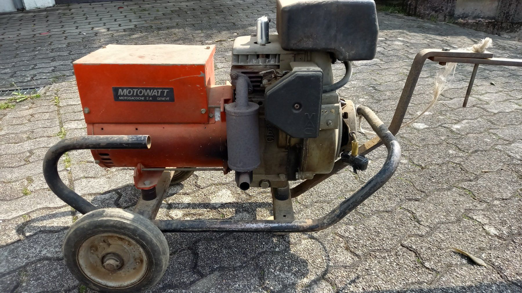 Generatori di corrente: Stromgenerator MAG Motor 1,5 KVA – Usato da Zuzgen venduto da Besu1 5