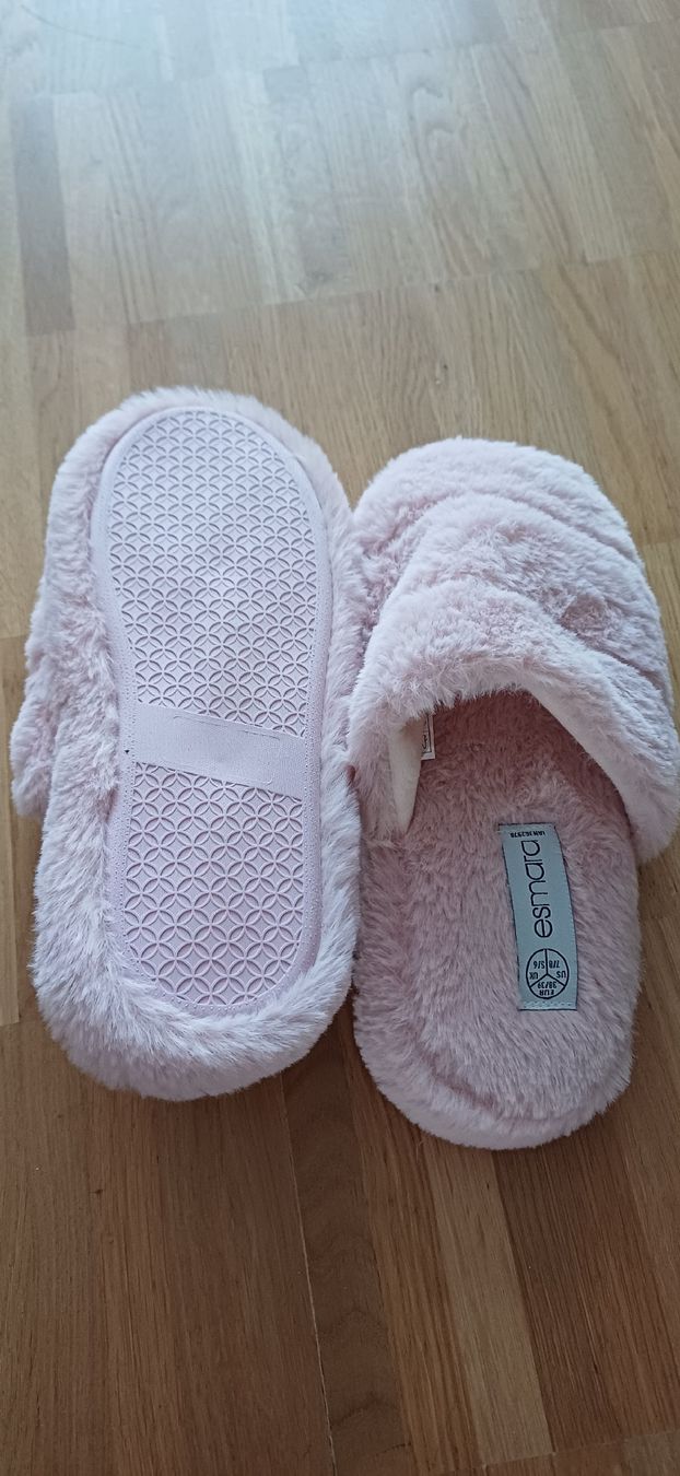 Damenschuhe: Flauschige Hausschuhe, rosa – Neu (gemäss Beschreibung) aus Wittenbach von nic_gvc6