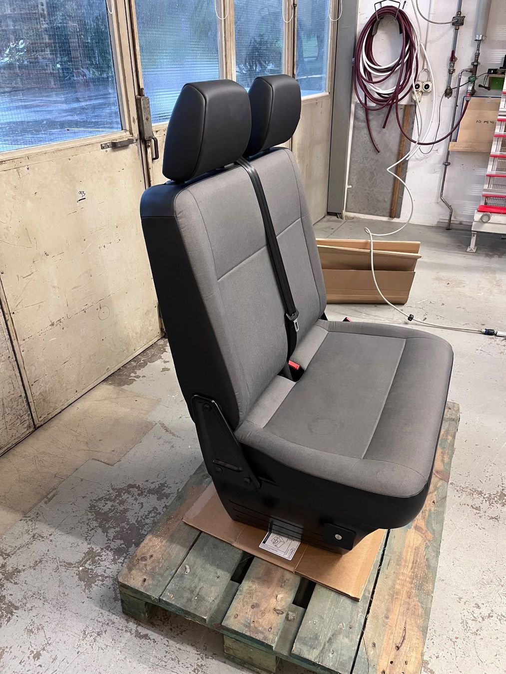 VW Toutes les pièces détachées: VW T6.1 Doppelsitzbank – D'occasion à Rothenthurm par jeisi99 2