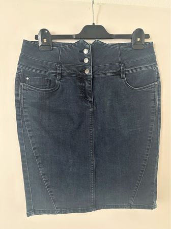Neuwertig! JEANSROCK mit Stretch.Gr. 40/42