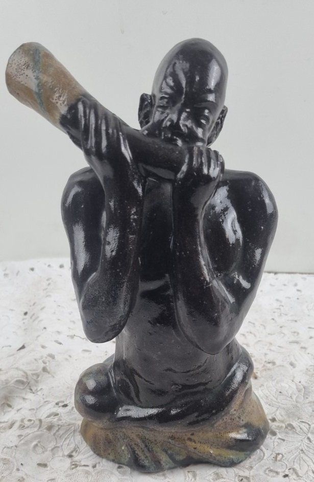 Figuren: Afrikaner mit Horn aus Sammlung – Gebraucht aus Flums von Flumsantik
