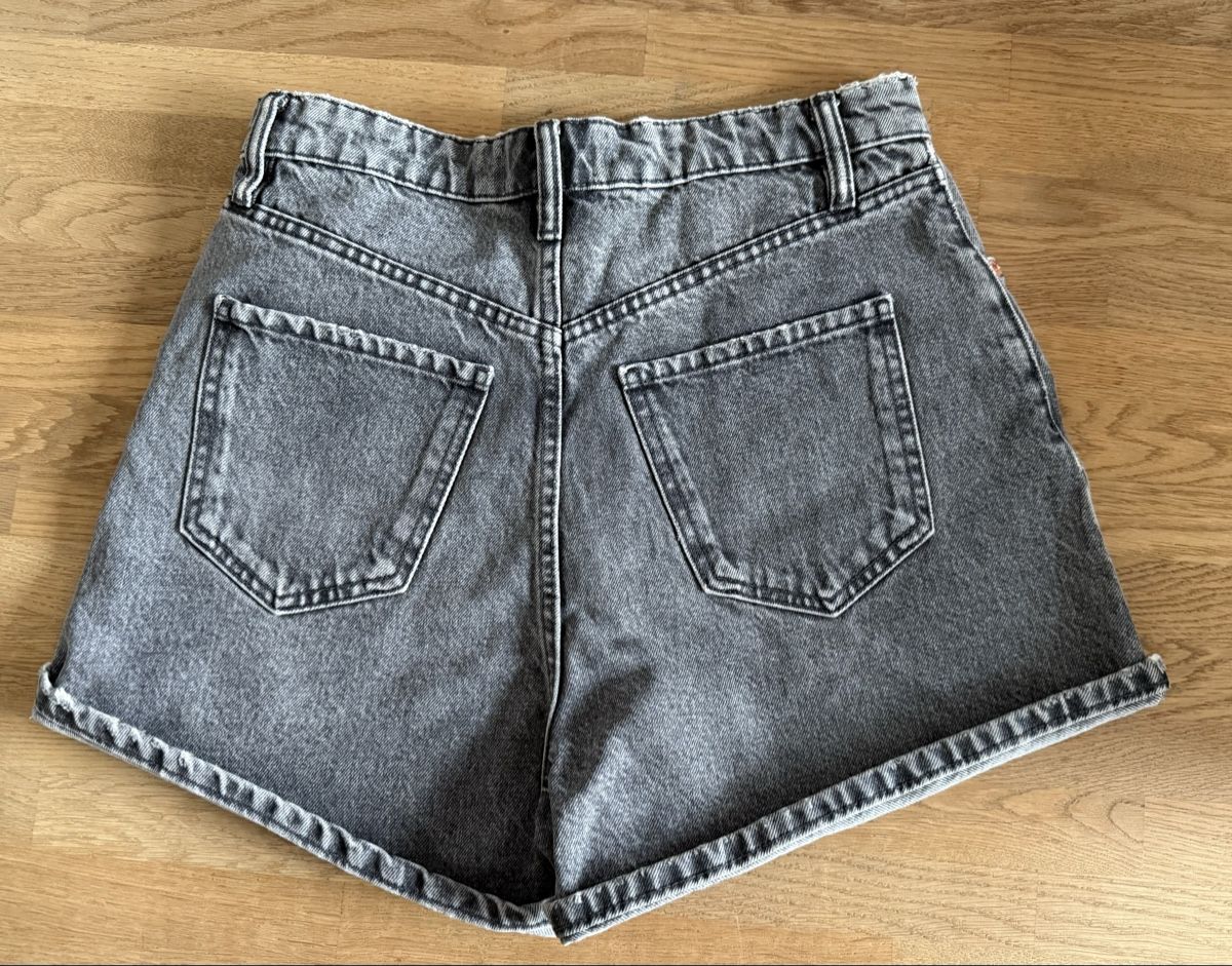 Zara Jeans: Jeansshorts, Zara, Grösse 38 – D'occasion à Anglikon par Haraldinho 1